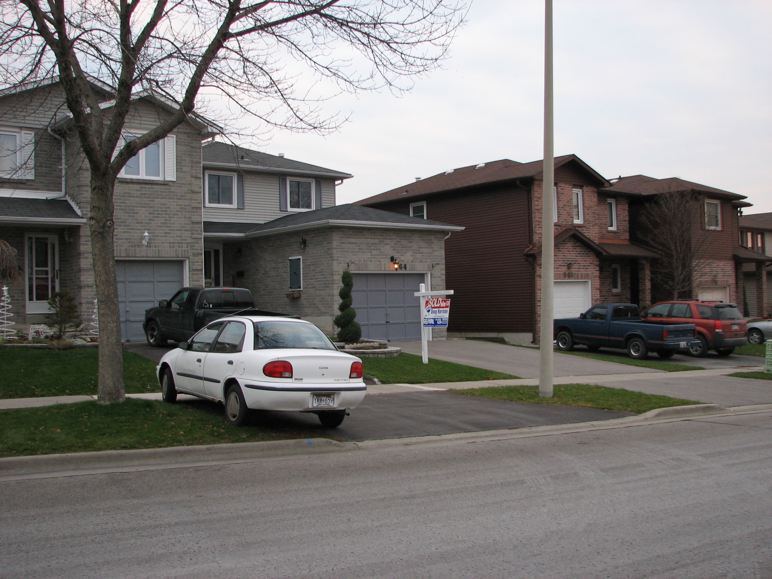 564 Cobblehill outside-5.JPG